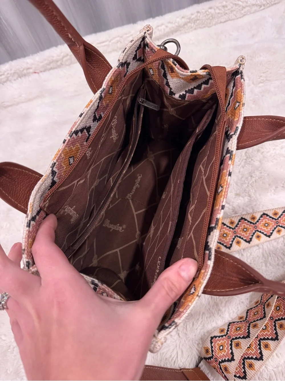 Wrangler Southwestern Crossbody Tote - Picture 7 of 7
